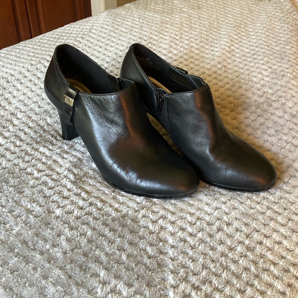 Black Leather Women's Shoe Booties